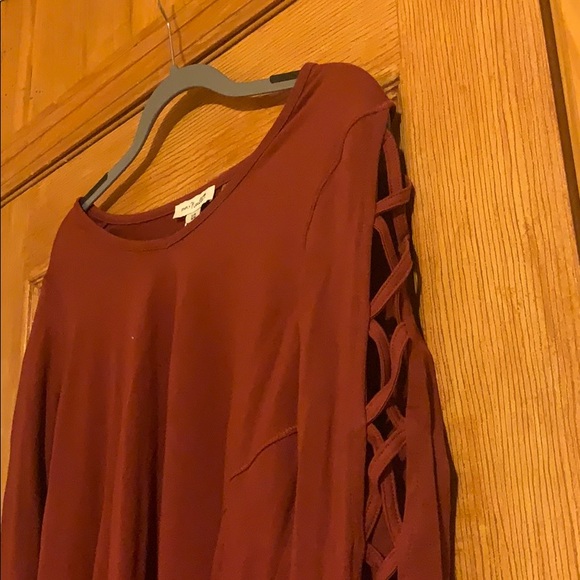Red blouse - Picture 2 of 5